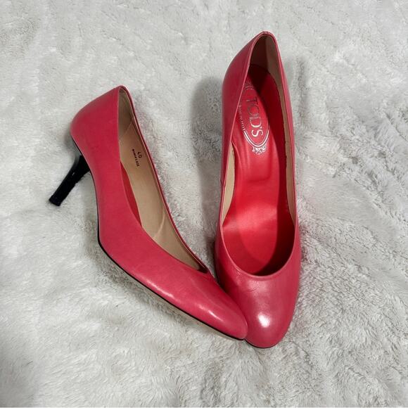 Tod's Size 9.5 Women's Bold Pink Heels Almond Toe Pumps Classic Heritage Chic - Picture 1 of 7